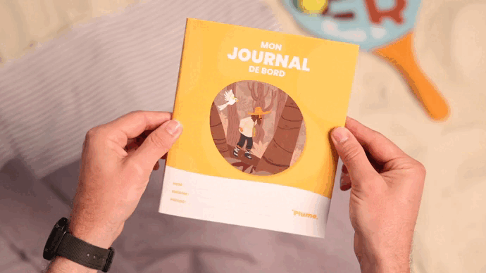 Le carnet Plume a deux côtés : « Mon journal de bord » et « Mes activités d'écriture ».