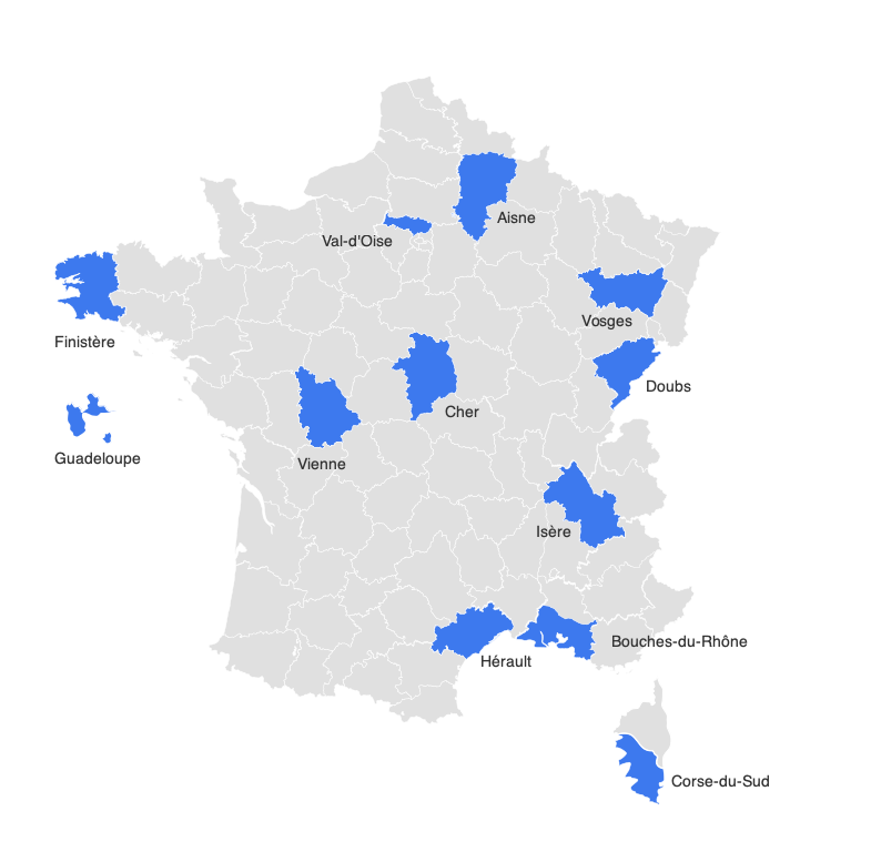 La carte montre les TNE : Territoires Numériques Éducatifs. Elle comprend : l’Aisne, le Val d’Oise, les Bouches-du-Rhône, le Cher, la Corse-du-Sud, le Doubs, le Finistère, la Guadeloupe, l’Hérault, l’Isère, la Vienne et les Vosges.